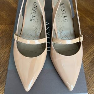 Anyi Lu Sling Back very clean Gigi shoes in bisque color. Size 5.5